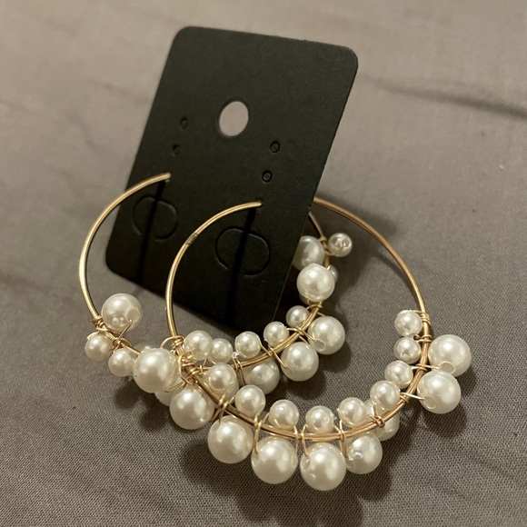 White Pearls Gold Hoop Earrings - Picture 1 of 3